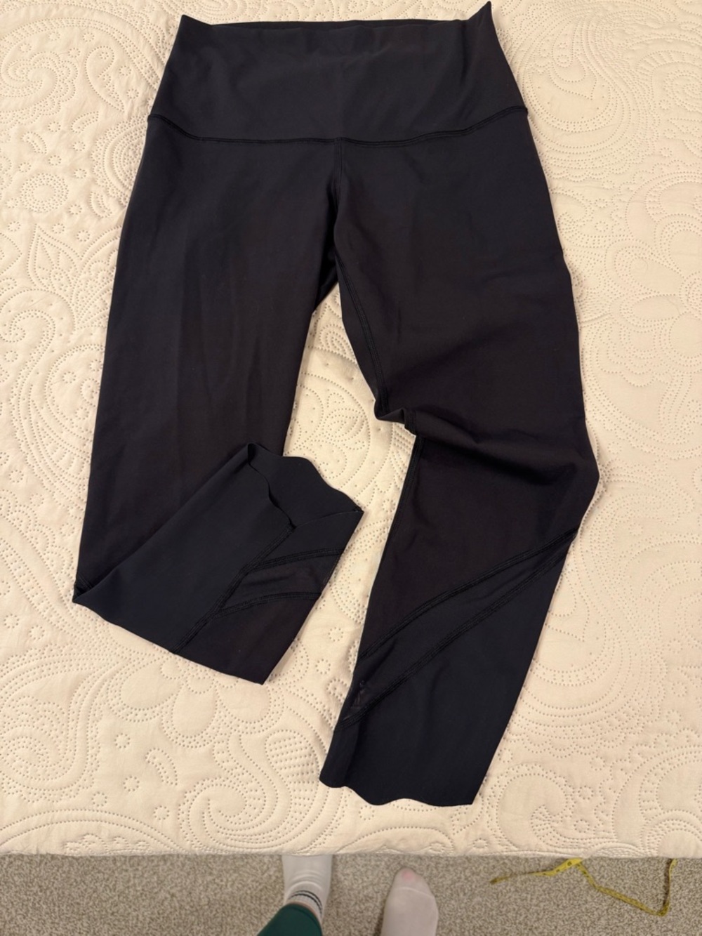 Lululemon High-Waist Black Active Capri Leggings scalloped mesh M